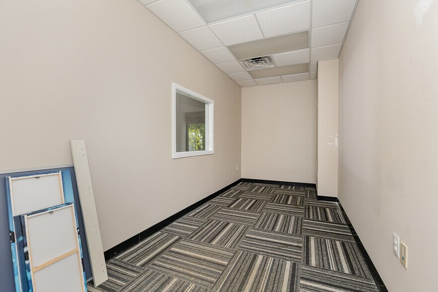 More Photos Of 100 Industrial Dr, Fredericksburg Showroom For Sale