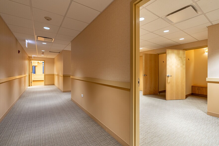 More Photos Of 111 N Wabash Ave, Chicago Office For Sale
