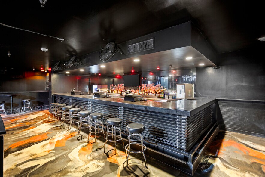 More Photos Of 10333 E Technology Blvd, Dallas Bar For Sale