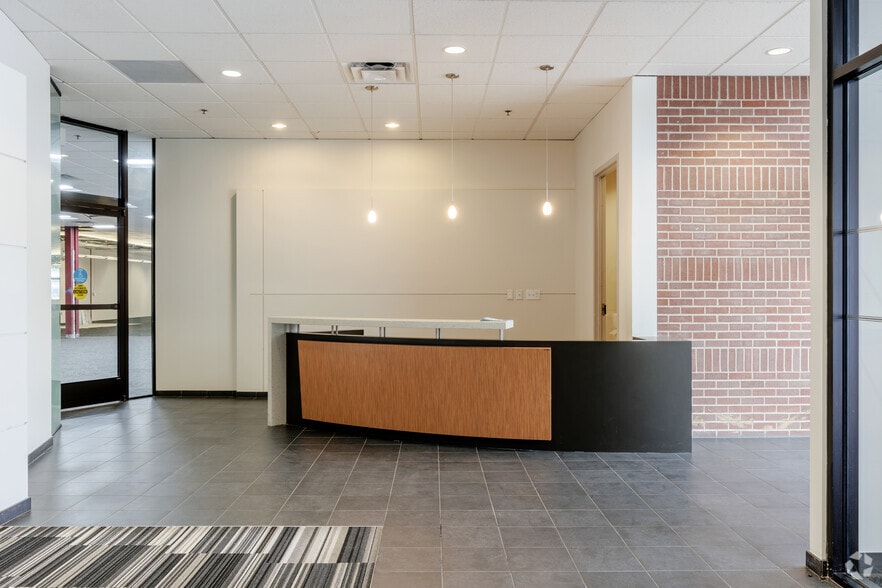 More Photos Of 7475 S Joliet St, Englewood Flex For Lease