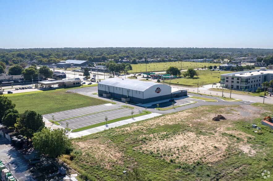 More Photos Of 2795 E 91st St, Tulsa Sports And Entertainment For Sale