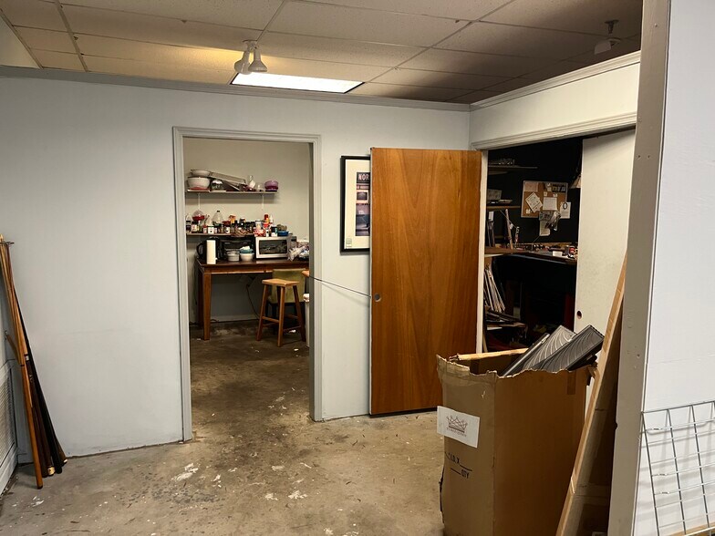 More Photos Of 5585 University Blvd W, Jacksonville Storefront Retail Office For Sale