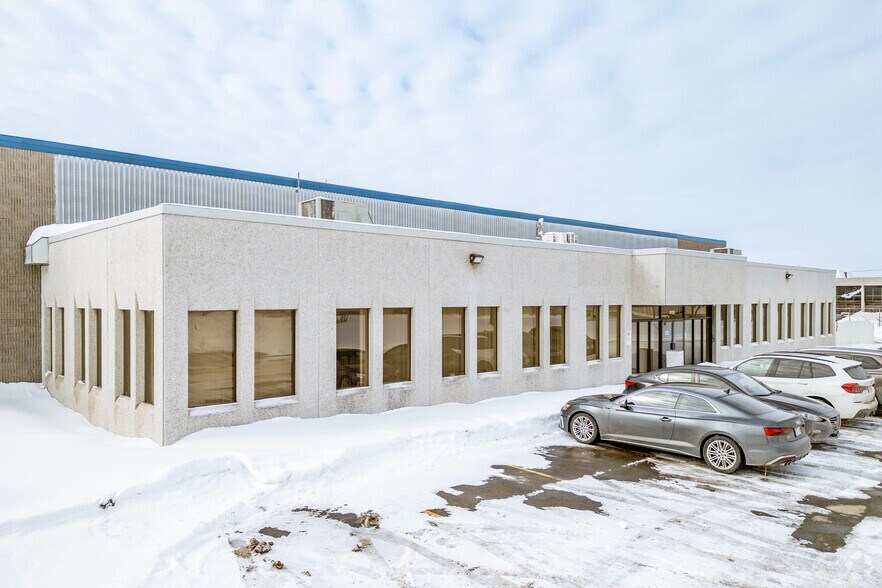 Primary Photo Of 8100-8200 Boul Cavendish, Saint-Laurent Distribution For Lease
