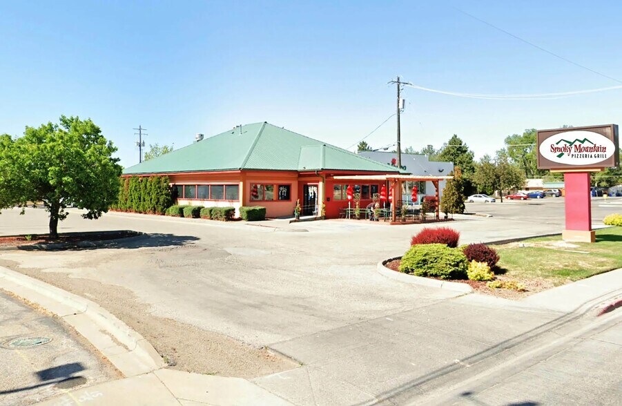 Primary Photo Of 1465 American Legion Blvd, Mountain Home Restaurant For Sale