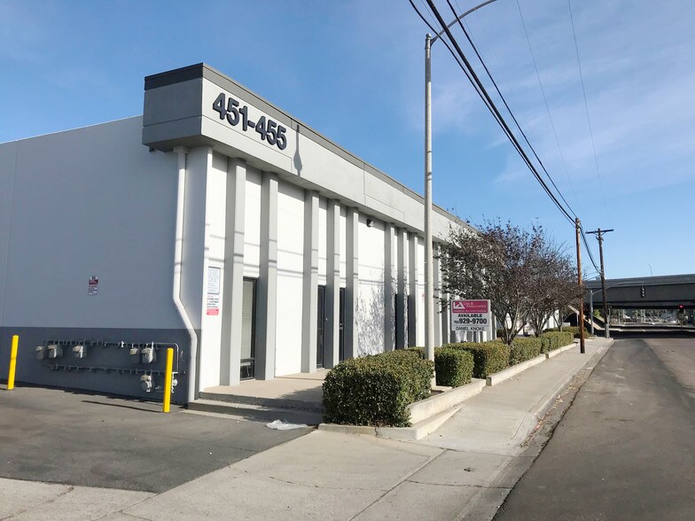 More Photos Of 1201-1257 Simpson Way, Escondido Manufacturing For Lease