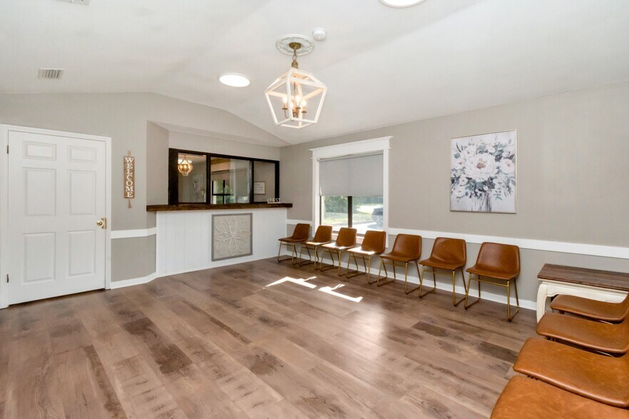 More Photos Of 1962 Spring Hill Ave, Mobile Office For Sale