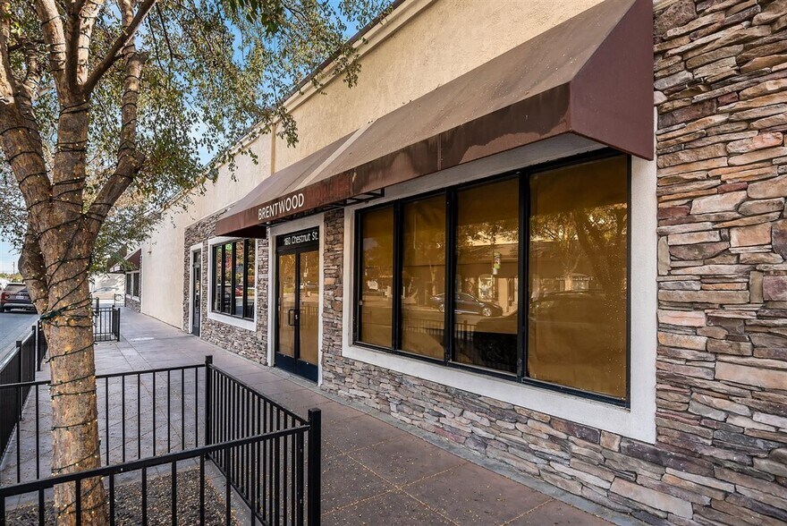 More Photos Of 561 1st St, Brentwood Storefront Retail Office For Sale