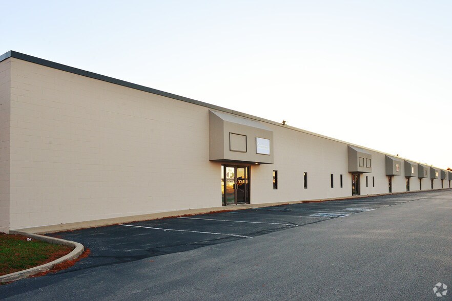 More Photos Of 8545-8587 Zionsville Rd, Indianapolis Unknown For Lease