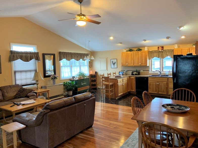 More Photos Of 307 Main St, Westbrook Carwash For Sale