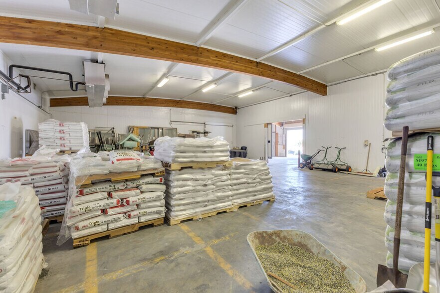 More Photos Of 81500 Industrial Pl, Indio Warehouse For Sale