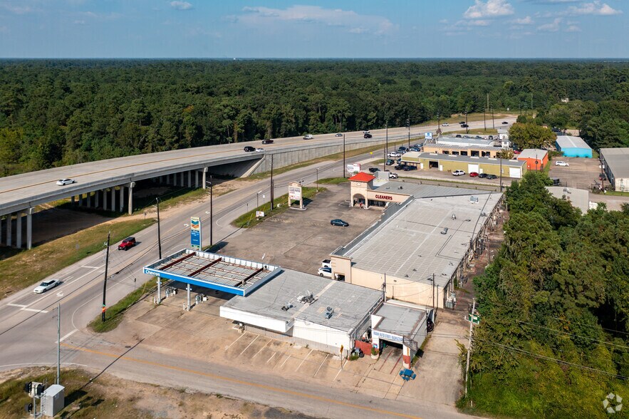 More Photos Of 990 Rayford Rd, Spring Storefront For Sale