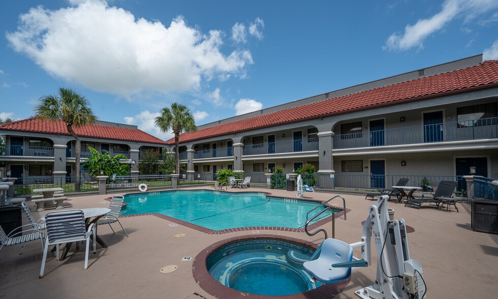 More Photos Of 11217 Ih 37, Corpus Christi Hotel For Sale
