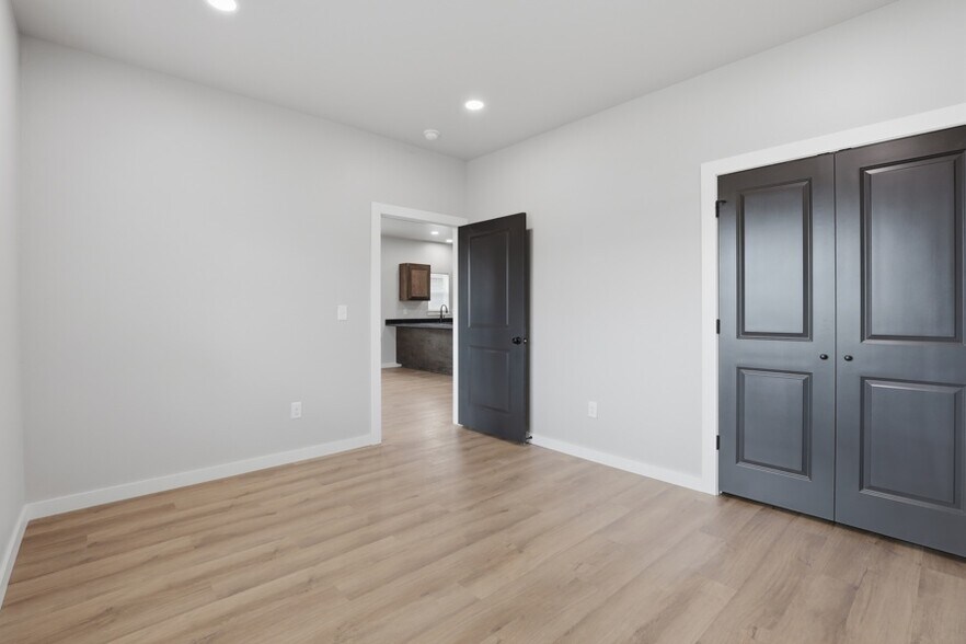 More Photos Of 3611 & 3613 Frontier Avenue, Ponca City Specialty For Sale