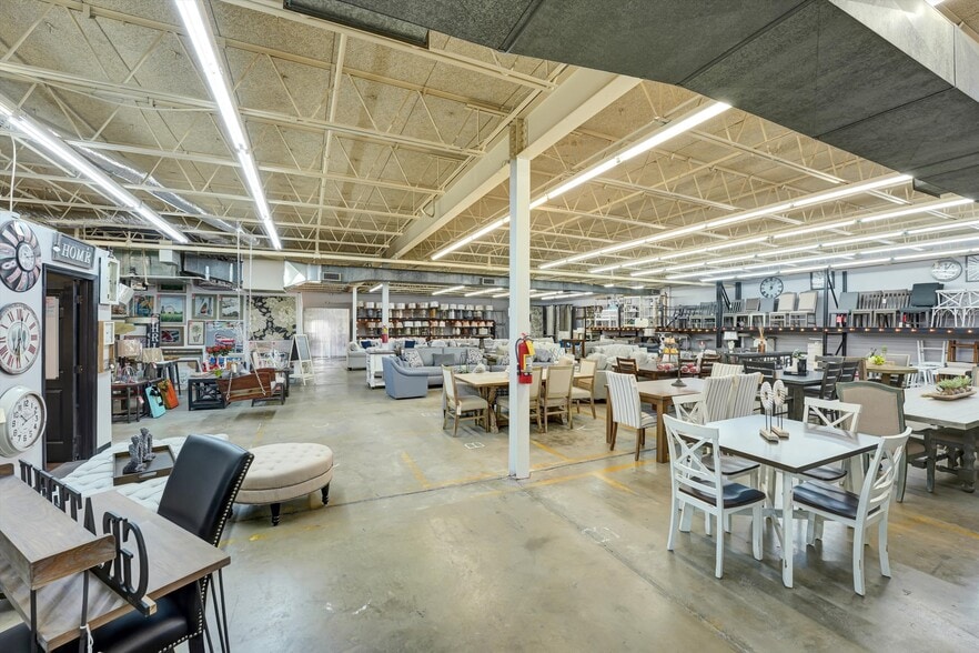More Photos Of 1904 W Emory Rd, Powell Light Manufacturing For Sale