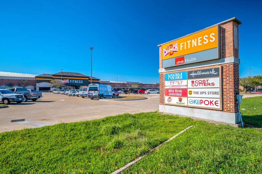 More Photos Of 2720-2850 E Broadway St, Pearland Unknown For Lease