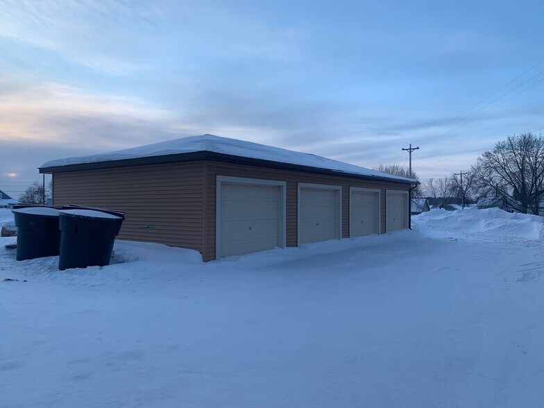 More Photos Of 400 1st Ave SW, Chisholm Apartments For Sale