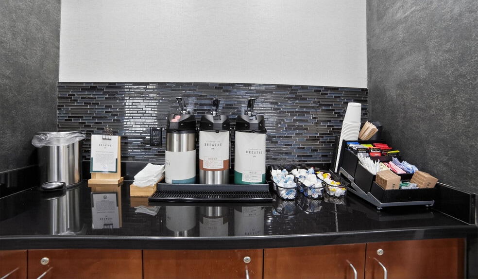 More Photos Of 1945 W Southwest Loop 323, Tyler Hotel For Sale