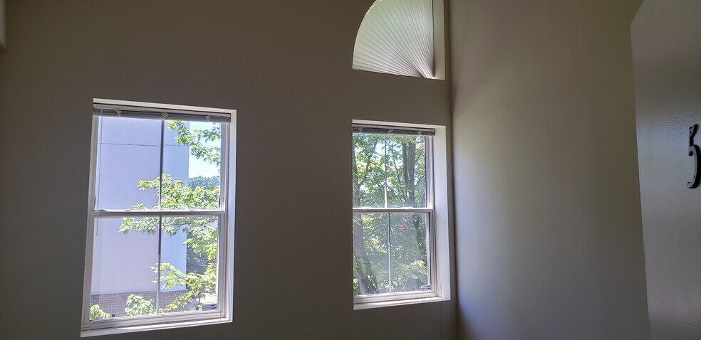 More Photos Of 21155 Whitfield Pl, Sterling Office For Sale