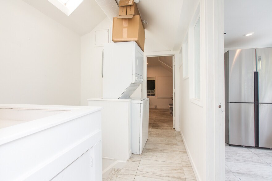 More Photos Of 757 Pier Ave, Santa Monica Office For Sale