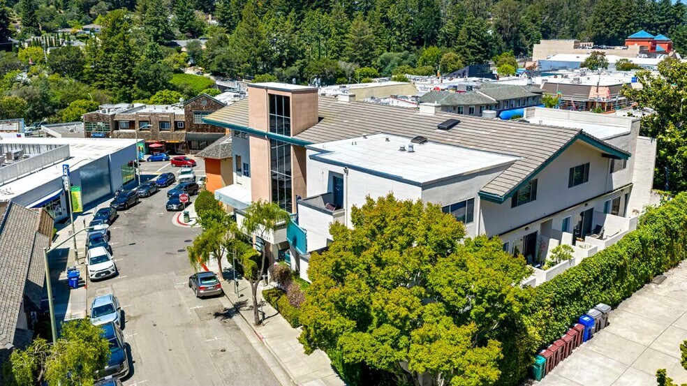 More Photos Of 6201 Antioch St, Oakland Office Residential For Sale