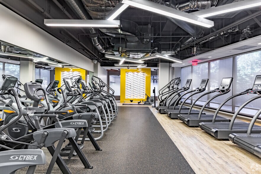 More Photos Of 3 Ravinia Dr, Atlanta Office For Lease