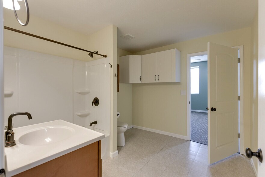 More Photos Of 250 Broad St, Greenwood Showroom For Sale