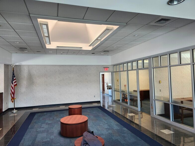 More Photos Of 1600 Sumneytown Pike, Lansdale Bank For Lease
