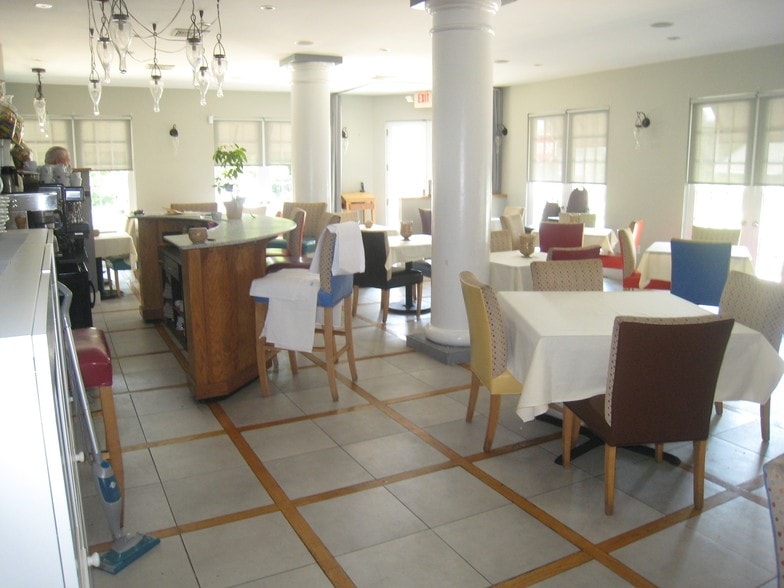 More Photos Of 34 W Merchant St, Audubon Restaurant For Sale