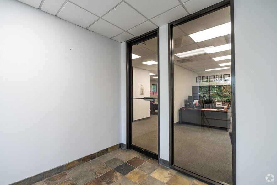More Photos Of 17510 Red Oak Dr, Houston Office For Sale