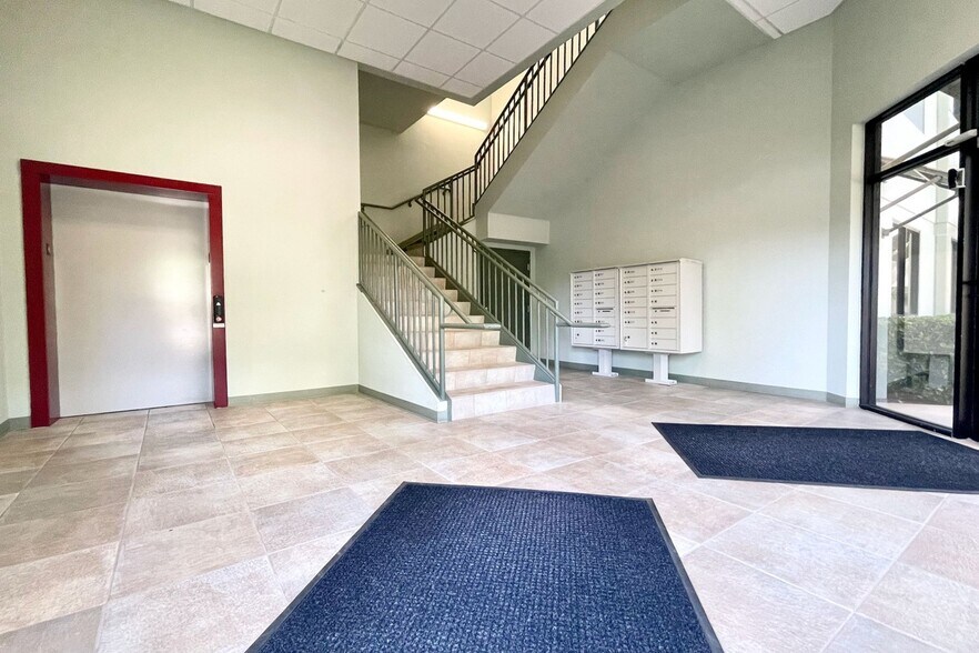 More Photos Of 4175 S Pipkin Rd, Lakeland Office For Lease
