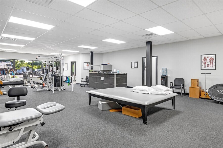 More Photos Of 421 N Broadway, Portland Medical For Sale