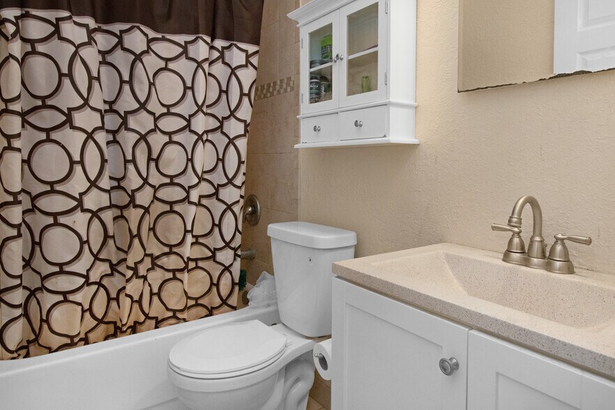 More Photos Of 3570 N Old Dixie Hwy, Delray Beach Apartments For Sale