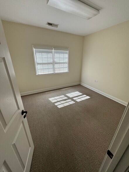 More Photos Of 1000 Loudermilk Dr, Marietta Unknown For Lease