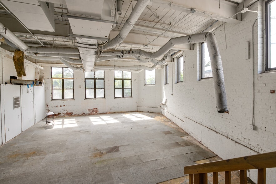 More Photos Of 3661 W Shore Rd, Warwick Warehouse For Sale