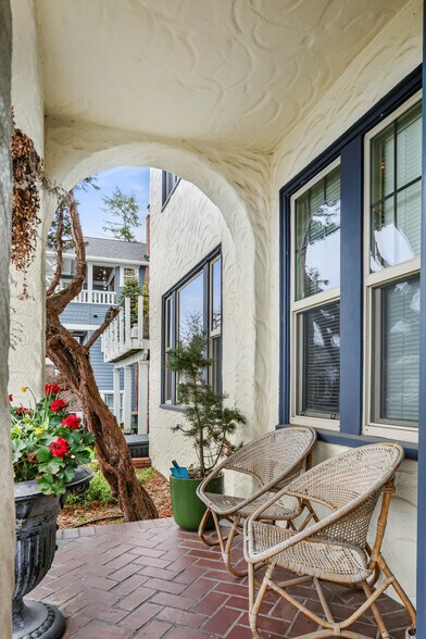 More Photos Of 2250 Bonair Pl SW, Seattle Apartments For Sale