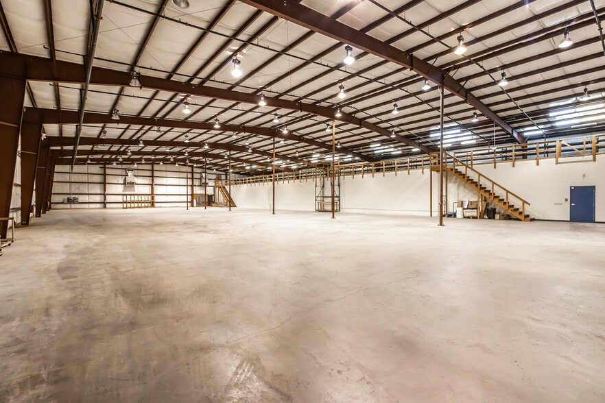 More Photos Of 1160 E Van Fleet Dr, Bartow Warehouse For Lease