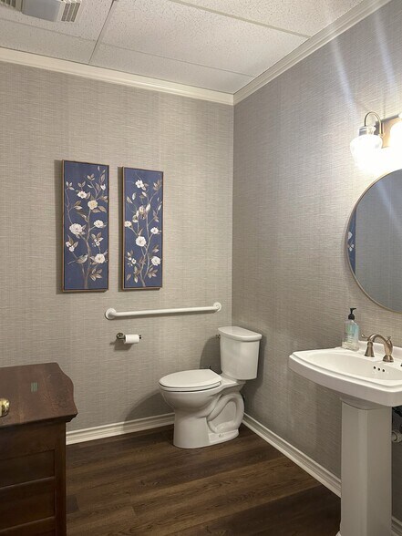 More Photos Of 901 N Mallard St, Palestine Medical For Sale