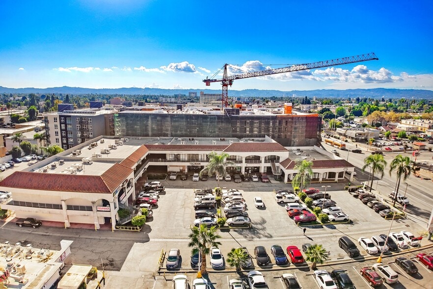 More Photos Of 7054 Van Nuys Blvd, Van Nuys Apartments For Lease