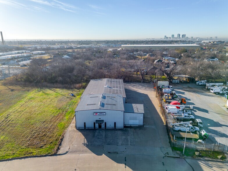 Primary Photo Of 2570 Berner St, Fort Worth Service For Lease