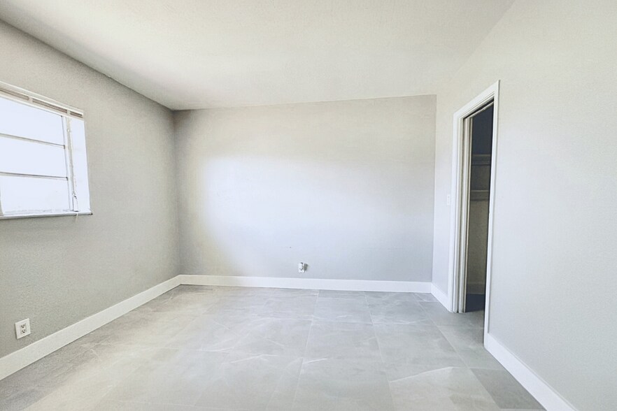 More Photos Of 999 W Prospect Rd, Oakland Park Apartments For Sale
