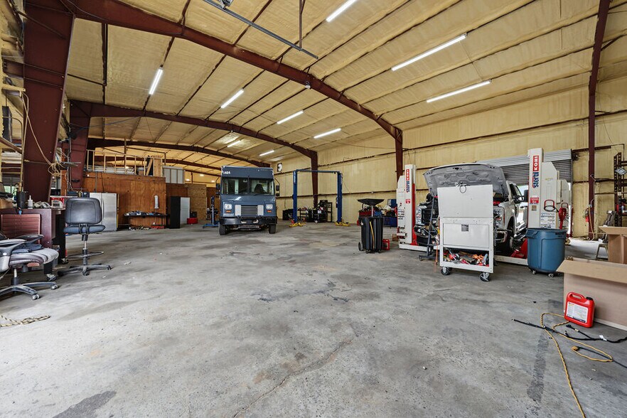More Photos Of 957 Highway 85 S, Fayetteville Auto Dealership For Sale