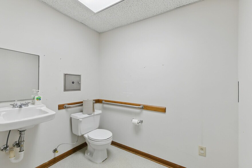 More Photos Of 141 Tryon Rd, Rutherfordton Healthcare For Lease