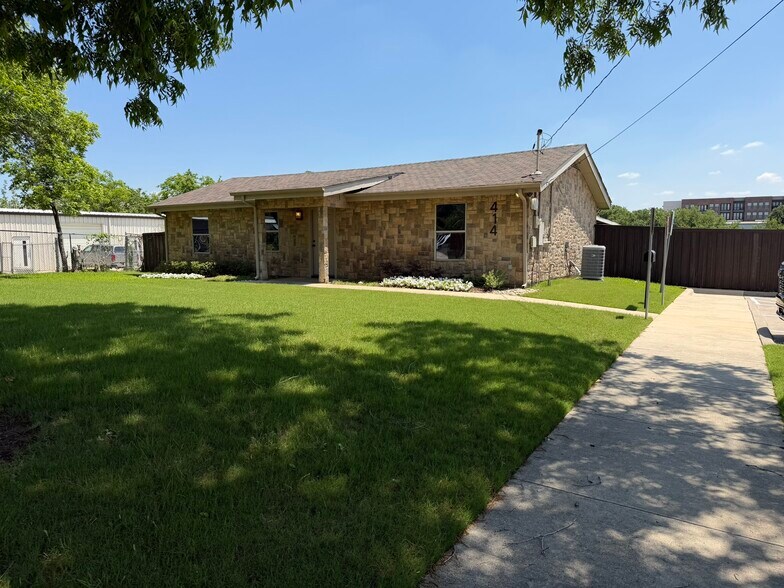 More Photos Of 414 N Kealy Ave, Lewisville Office For Sale