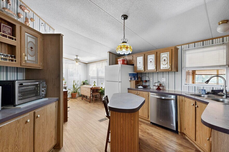 More Photos Of 15711 La Hacienda Dr, Austin Light Manufacturing For Sale
