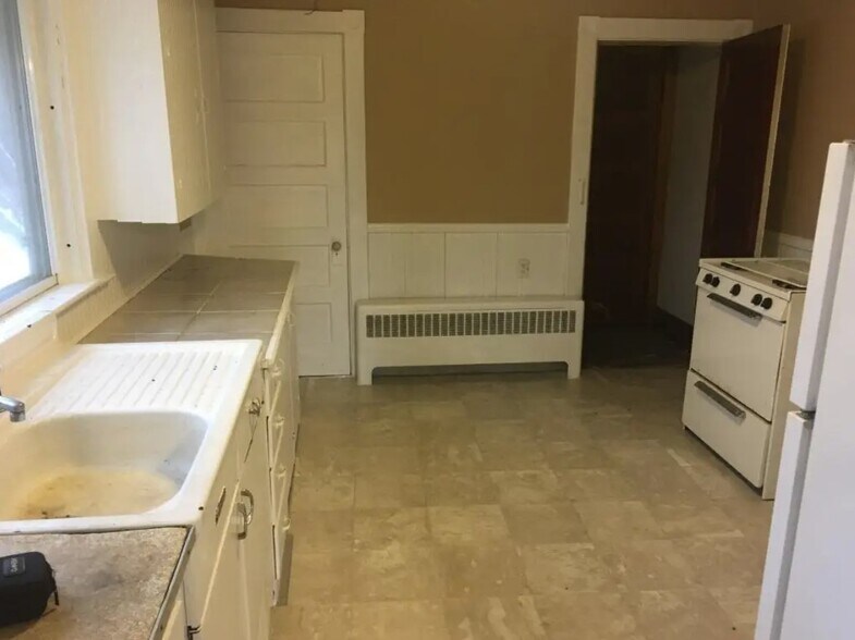 More Photos Of 4 Chamberlain St, Brewer Apartments For Sale