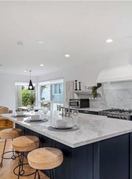 More Photos Of 1351 Seward St, Los Angeles Apartments For Sale