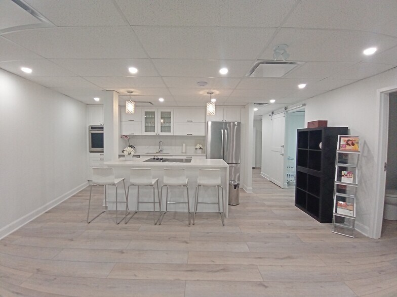 More Photos Of 69 Kempster Ave, Ottawa Office For Sale