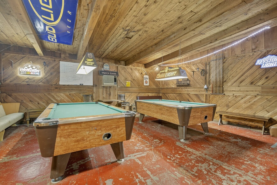 More Photos Of 309 Main, Juliaetta Bar For Sale