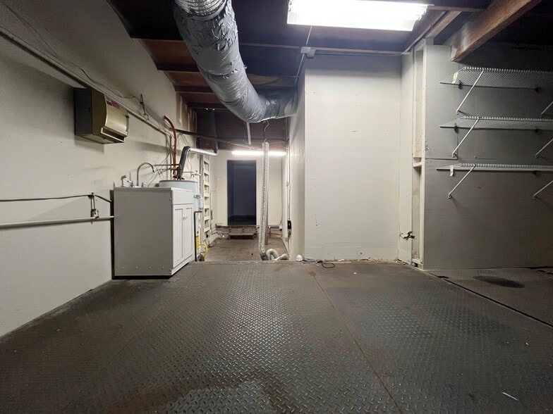 More Photos Of 21087 Cabot Blvd, Hayward Warehouse For Sale