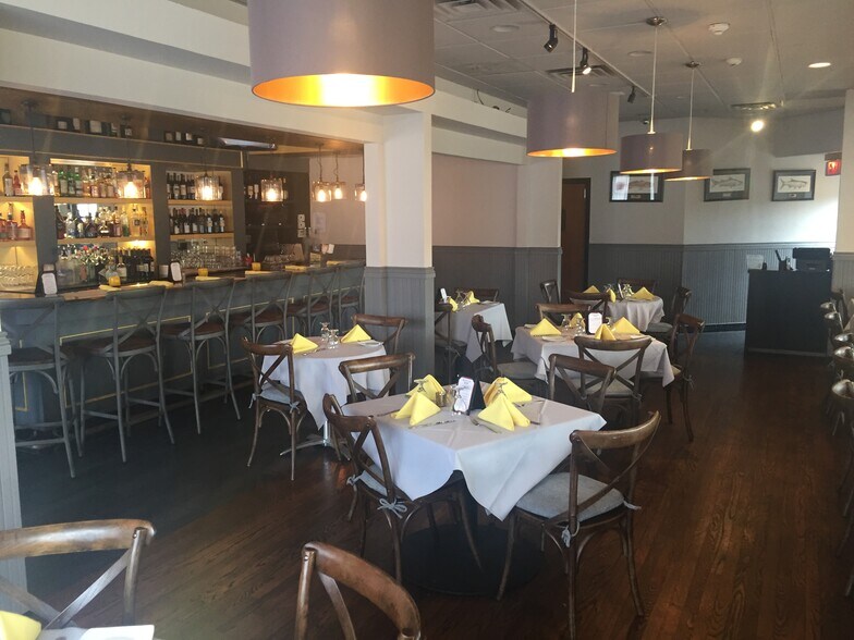 More Photos Of 203-223 E Putnam Ave, Cos Cob Restaurant For Lease